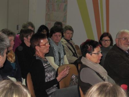 Okrogla miza Otrok v rejništvu = otrok med dvema družinama